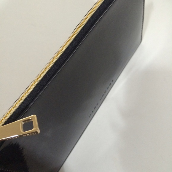 Marc Jacobs flat patent clutch